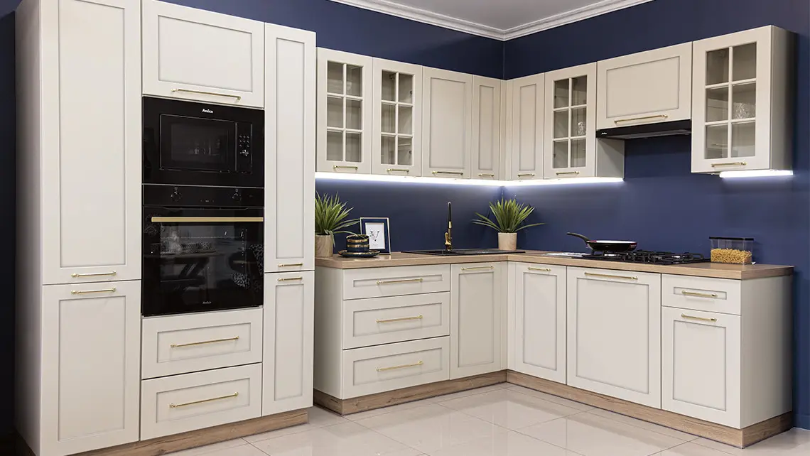 ukryta-spizarnia-w-kuchni--jak-dobrac-wyposazenie